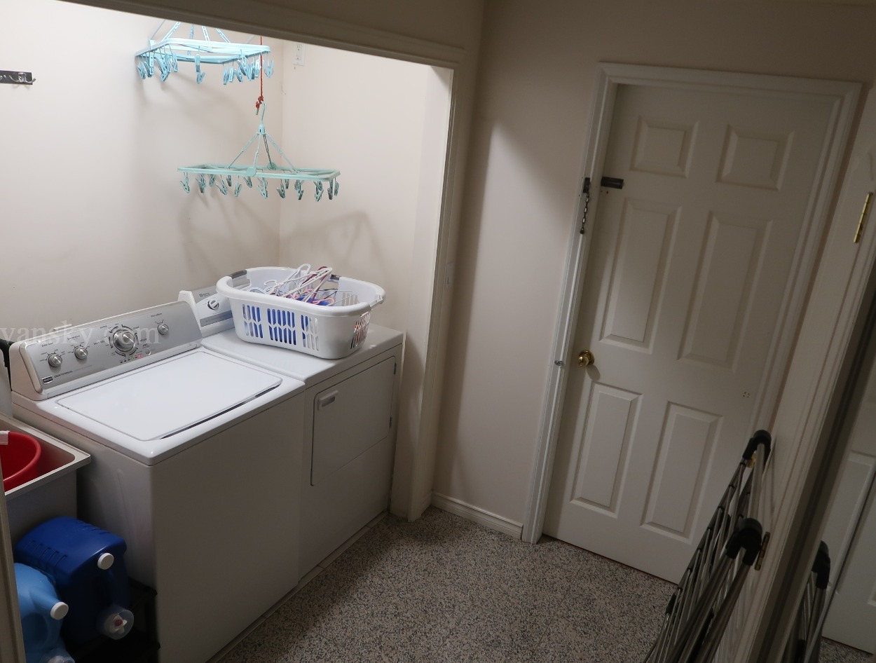 211203220418_Main Floor washer dryer.JPG